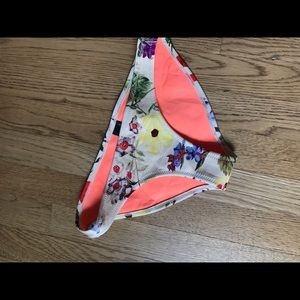 Triangl flowered bottom